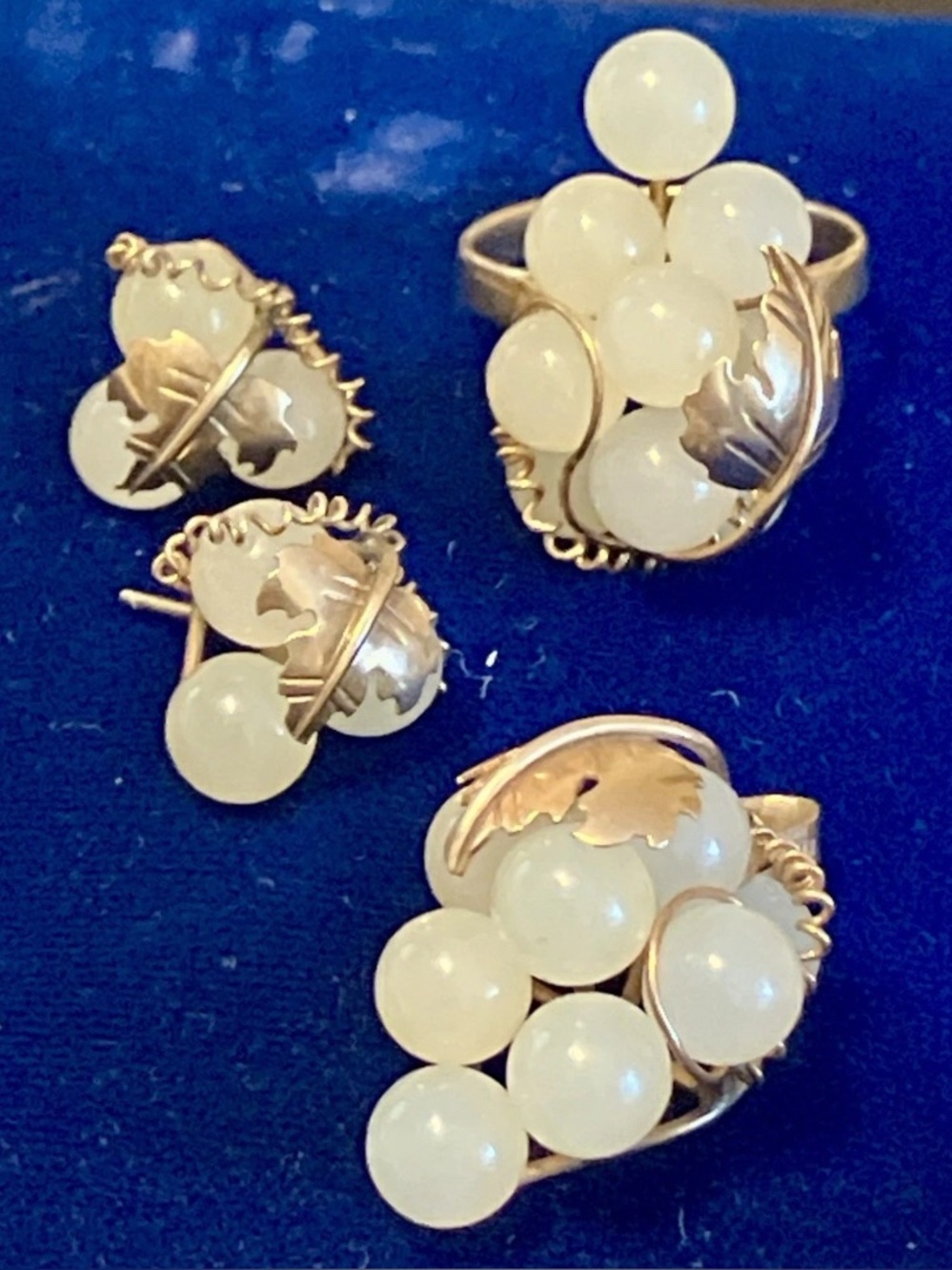 VINTAGE 10k Yellow Gold HALLMARKED JADE GRAPE CLUSTER RING PENDANT EARRINGS SET